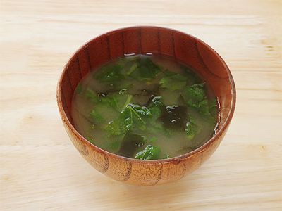 わかめとだいこん葉のみそ汁