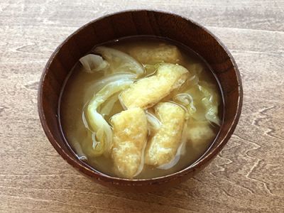 キャベツと油揚げのみそ汁