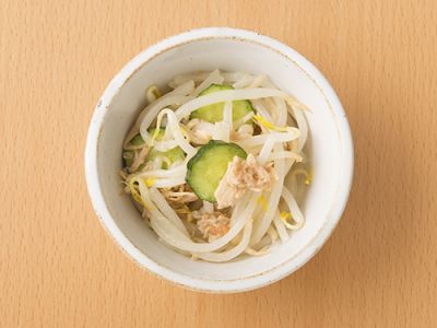 もやしときゅうりの梅納豆和え