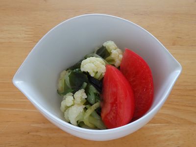 きゅうりとカリフラワーの梅サラダ