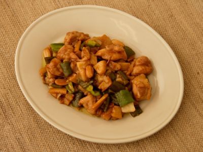 鶏肉とピーナッツの炒め物