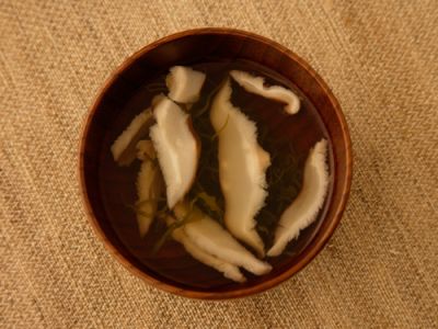 わかめとしいたけの中華スープ