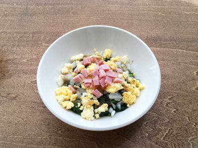 ほうれん草のガーデンサラダ