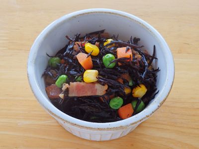 ひじきとベーコンの炒め物