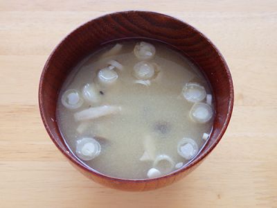 長ねぎとしめじのみそ汁