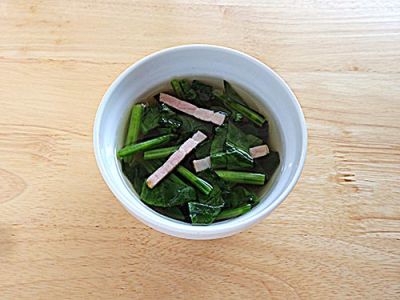 ほうれん草とベーコンの洋風スープ