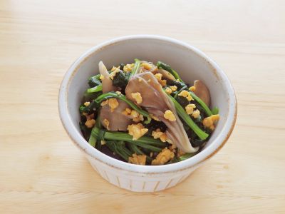 ほうれん草とまいたけの菜種和え