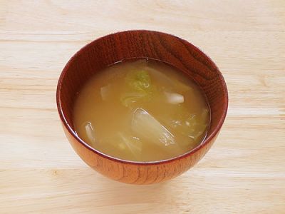 たまねぎとキャベツのみそ汁