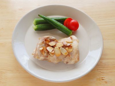鶏肉のアーモンドソース