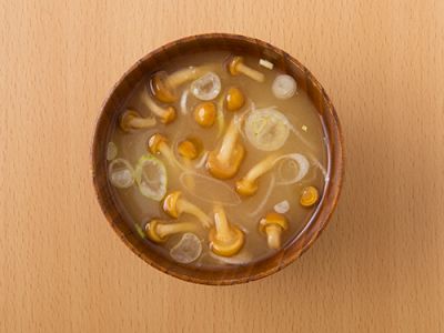 なめこと長ねぎのみそ汁