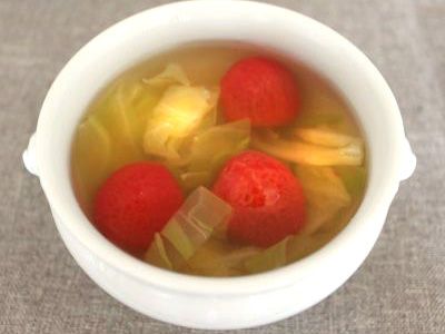 キャベツとミニトマトのスープ