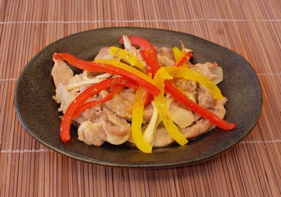 豚肉とパプリカの塩麹蒸し