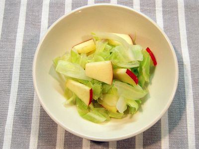 セロリとりんごのレモンピクルス