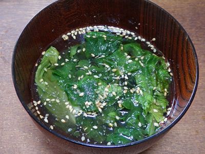 レタスのごま風味スープ
