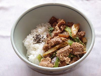 豚肉のごまずり丼