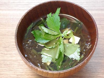 三つ葉ともずくのすまし汁