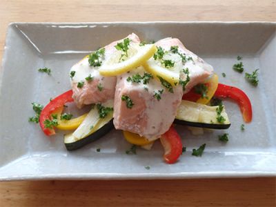 鮭と夏野菜のレモンソースがけ