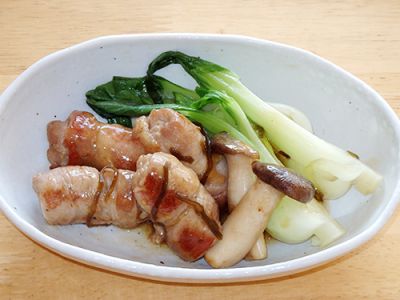 きのことしょうがの肉巻き煮込み