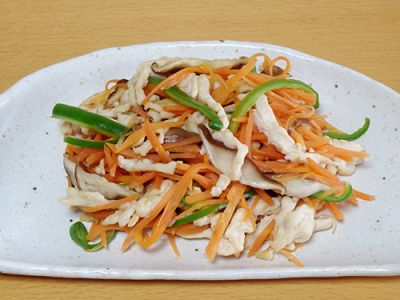 鶏むね肉とにんじんの細切り炒め