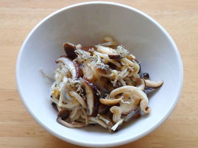 きのこのとろろ昆布和え 
