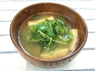 じゃがいもと豆苗の麹みそ汁