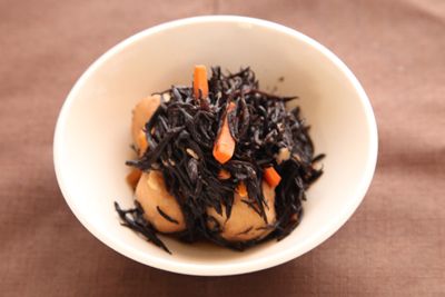 里いもとひじきの煮物