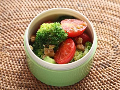 ブロッコリーとくるみのサラダ