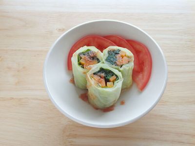 巻きキャベツの梅肉ソースがけ