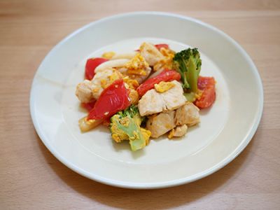 鶏肉とトマトのバターポン酢炒め