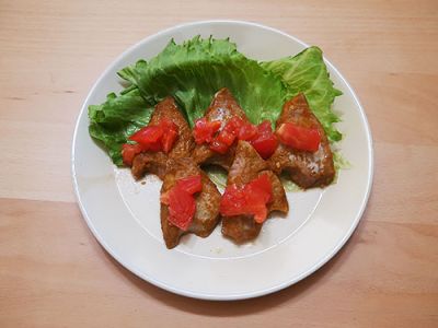 かつおのカレー風味焼きトマトマリネ添え