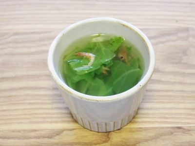 桜えびとちぎりキャベツの中華スープ