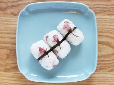 桜の花おにぎり