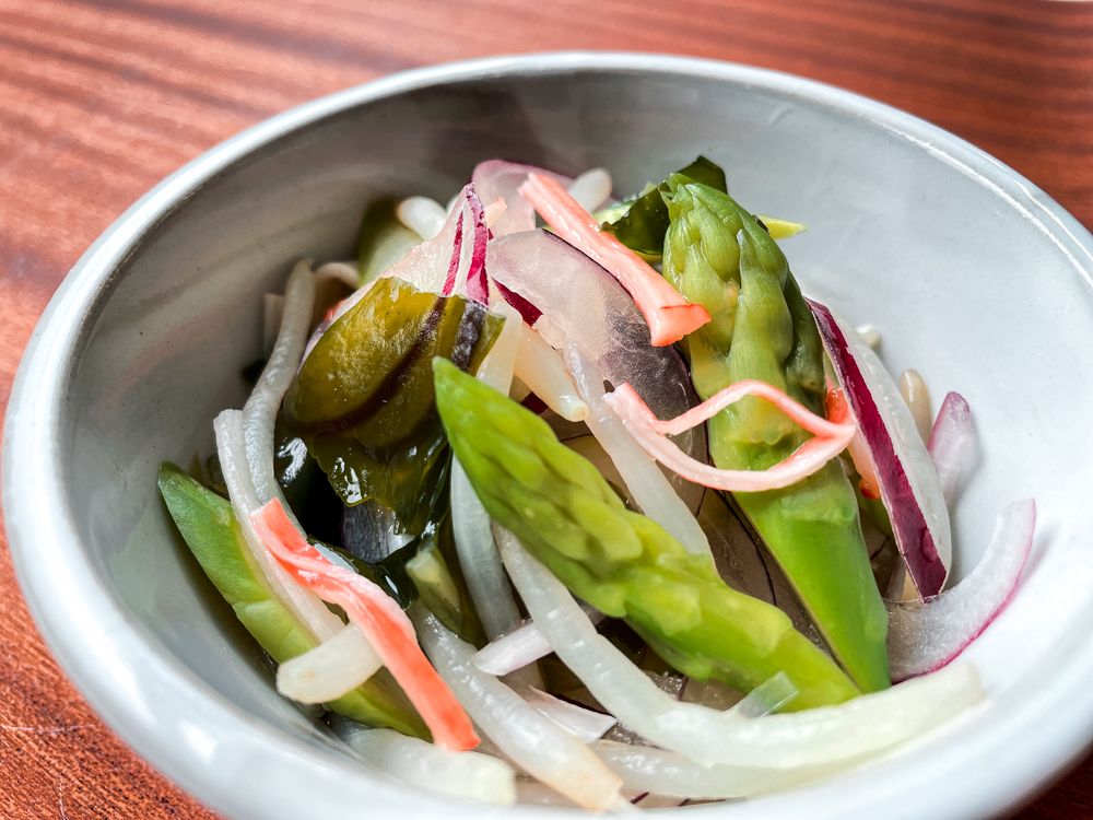 紫たまねぎとアスパラガスのサラダ
