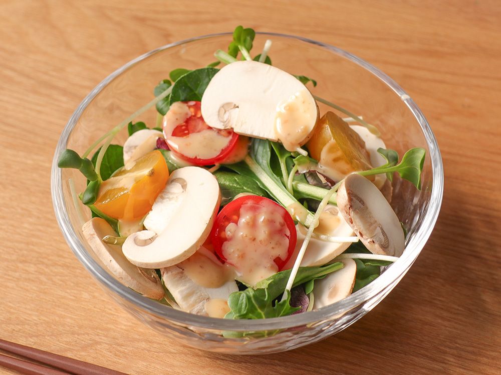 生マッシュルームとベビーリーフのサラダ