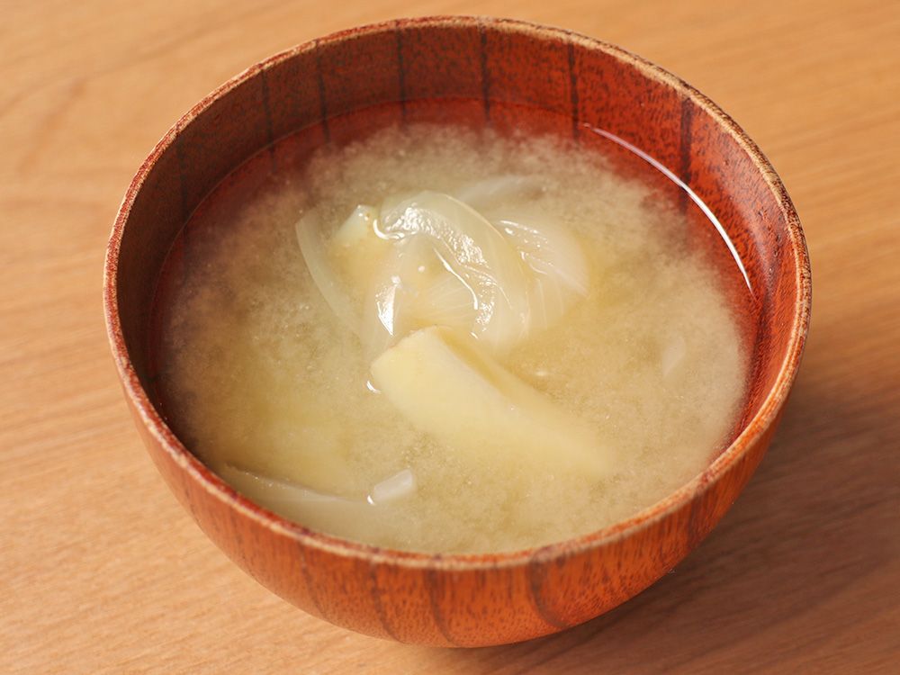 新じゃがいものみそ汁