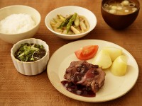 鶏肉とレーズンの赤ワイン煮定食