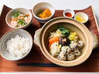 エスニック風鶏団子鍋定食