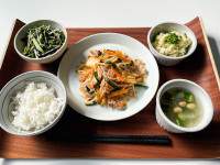 豚肉とキムチの炒め物定食
