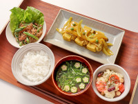 高野豆腐の肉巻きカレー煮込み定食