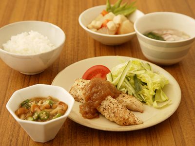 ささみの照り焼きオニオンソース定食