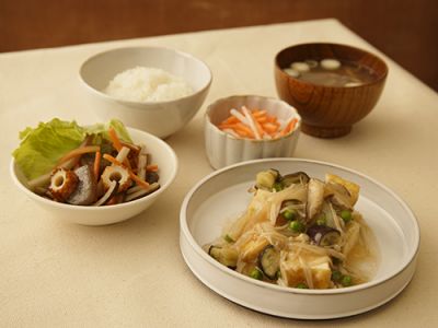 厚揚げのピリ辛きのこあんかけ定食